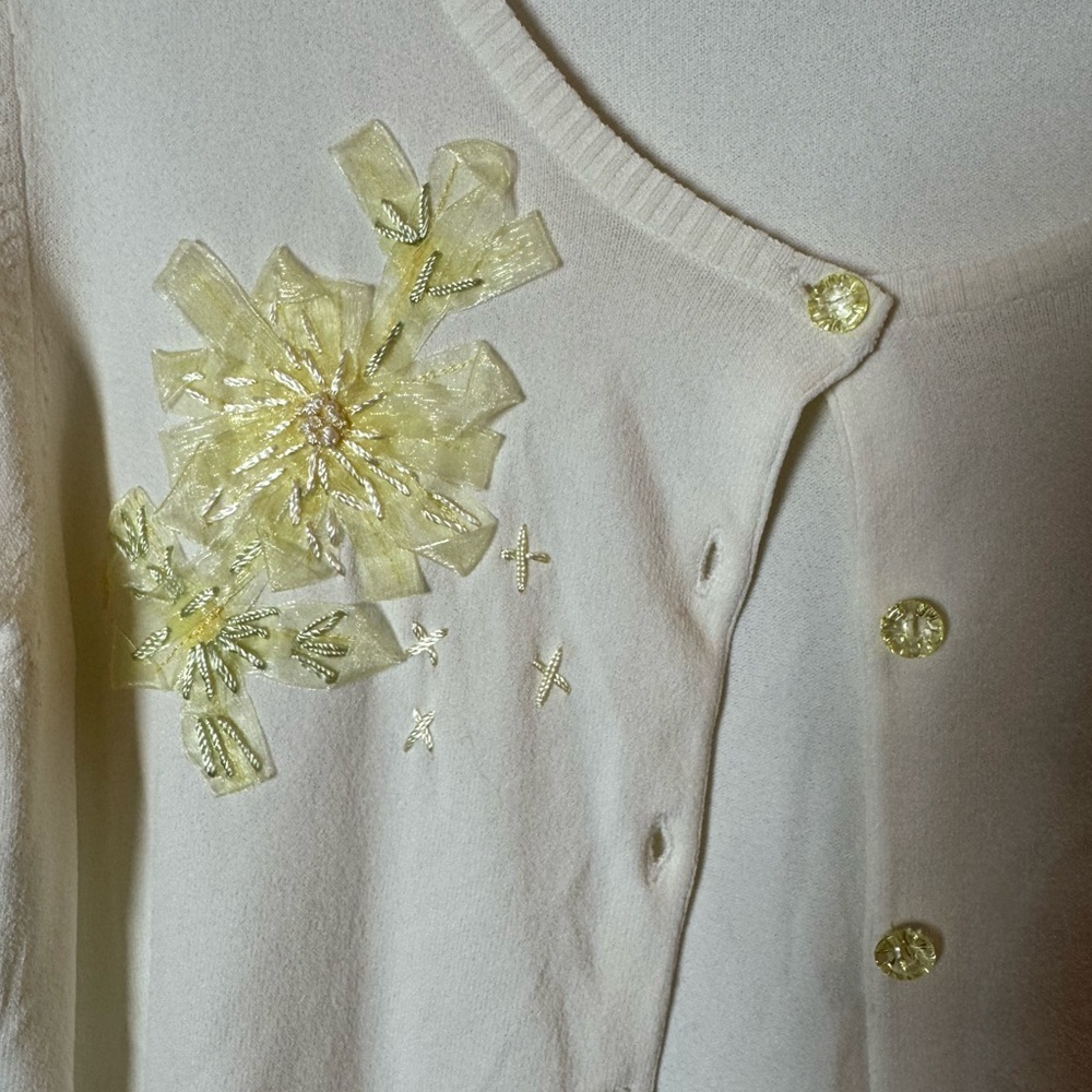 Bob Mackie 3/4 Sleeve Cardigan Off White With Yellow Flower Detail L - Picture 2 of 9